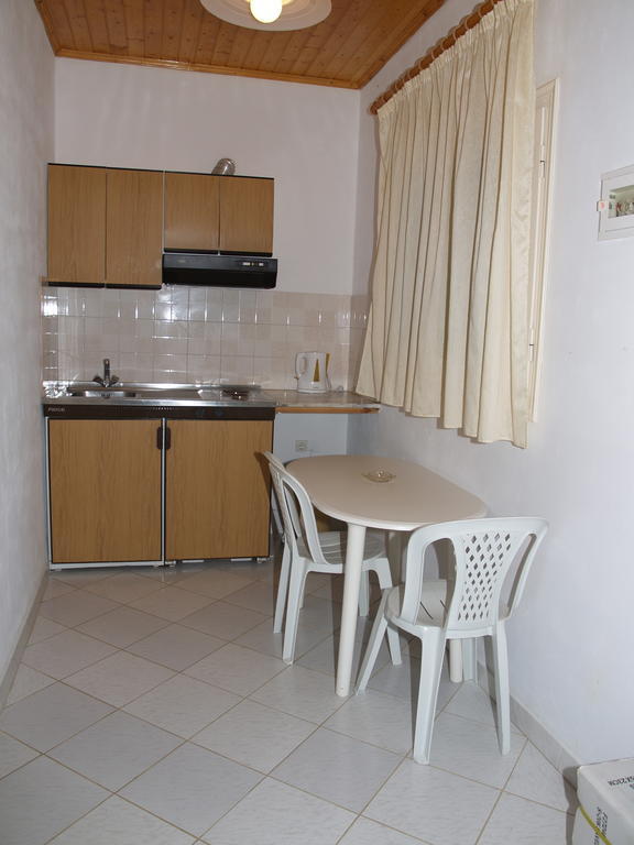 Angeliki Aparthotel Vitaládes Quarto foto